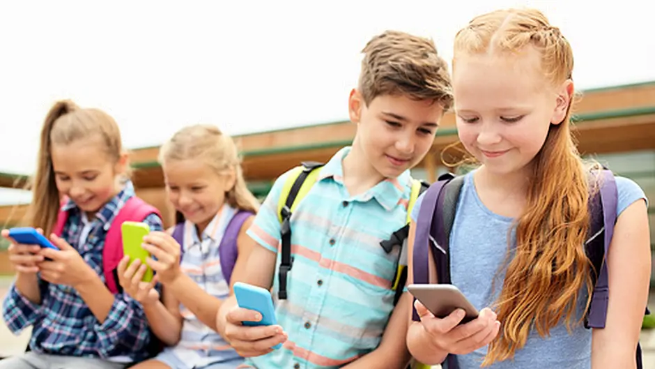 Not smart to give our kids free access to phones - Daly Image