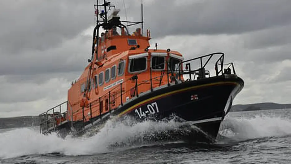 Courtmac lifeboat crew tows yacht into harbour Image