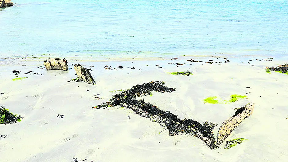 Bronze age ‘beach kitchen' is discovered on the Mizen Image