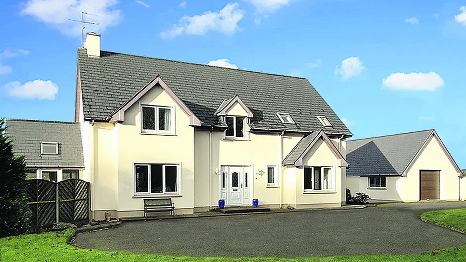 Horse into country life with this large family residence Image