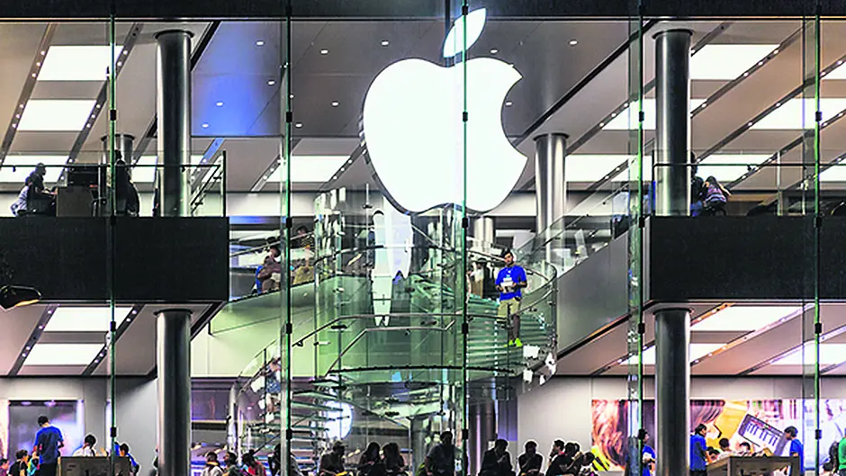 Judge tells defendant that dress code in Apple is not appropriate for court Image