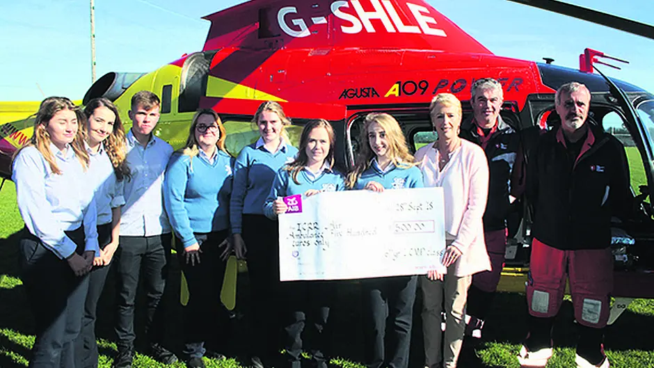 Air ambulance makes visit to  Coláiste Pobail Bheanntraí Image