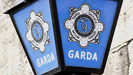 Two men arrested over theft of alloy wheels in Kinsale Image