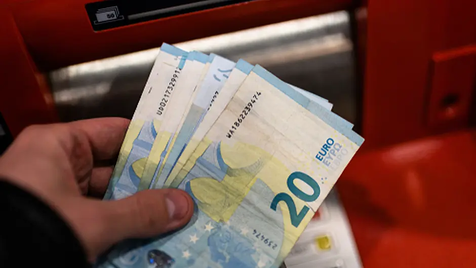 Man took money left behind at ATM bank in Clonakilty Image