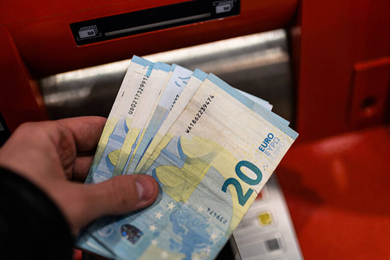 Man took money left behind at ATM bank in Clonakilty Image