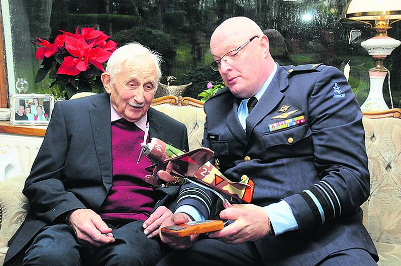 Tributes to war hero Jan, the last Dutch WWII fighter pilot Image