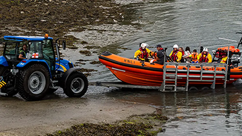 Family of four rescued after cruiser hits rocks Image