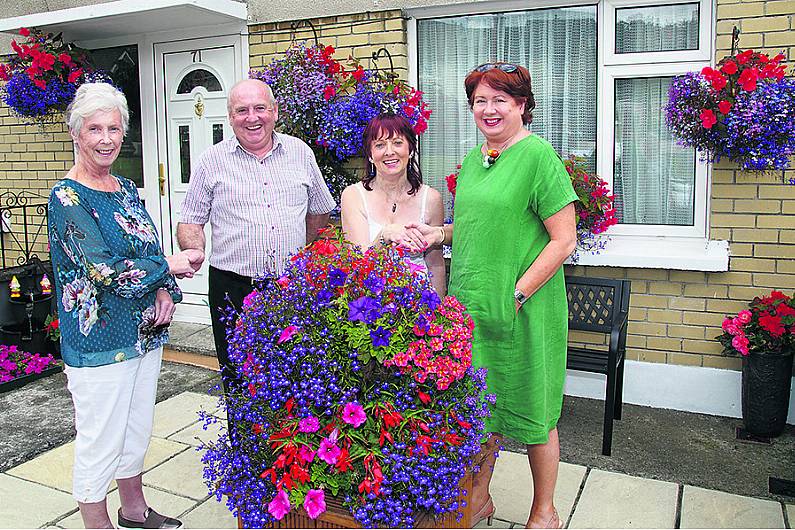 Window boxes and hanging baskets impress judge Image