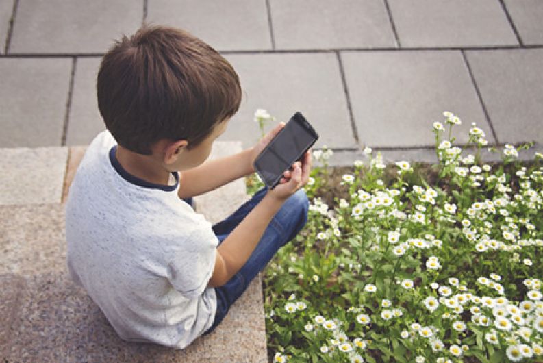 Smart Phones should be banned in all primary schools says TD Image