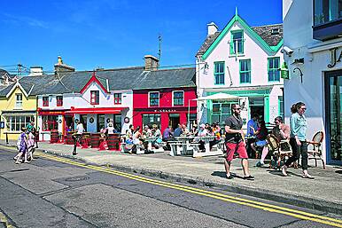 Call for strict policy on street furniture outside businesses Image