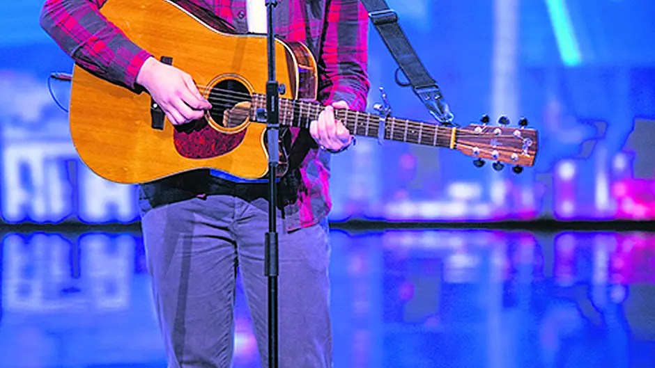 Law student Lee to perform for TV judge Louis Walsh Image