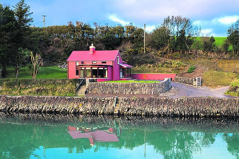 See Red at distinctive Inchydoney period beach lodge Image