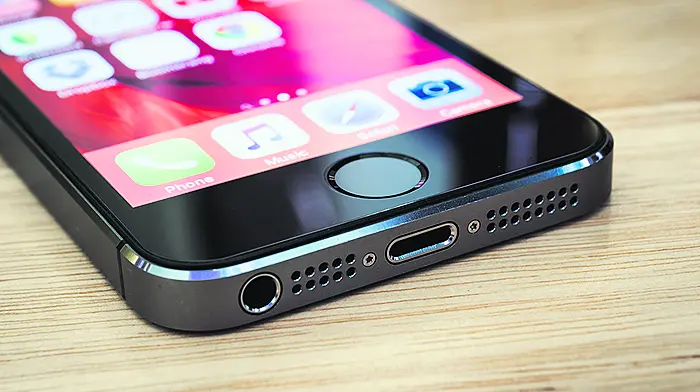 Accused of stealing €40,000 of smart phones Image
