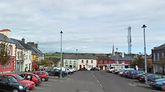West Cork shop held up by man brandishing knife Image