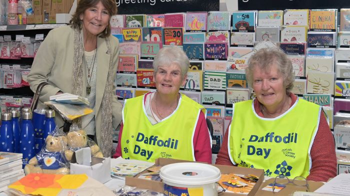 Jane O’Brien, Courtmacsherry supporting Daffodil Day at the Eurospar Supermarket at Barryroe Co-Op with volunteers Siobhan Mccarthy and Peg Fleming. Photo: Martin Walsh.