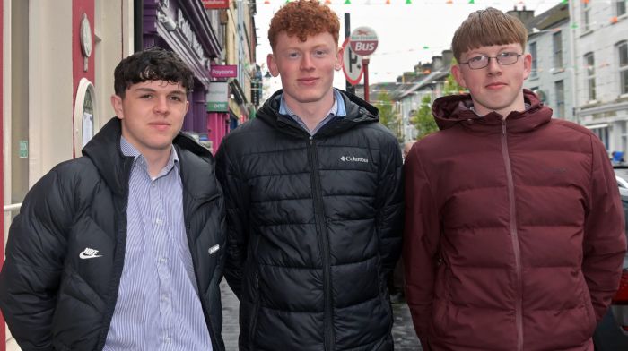 Cork minor hurler Luke Murphy from Barryroe (centre) with Timmy Cullinane, Ballinascarthy (left) and Peter O’Sulivan, Kilmeen on their lunch break from the Clonakilty Community College.   (Photo: Martin Walsh)