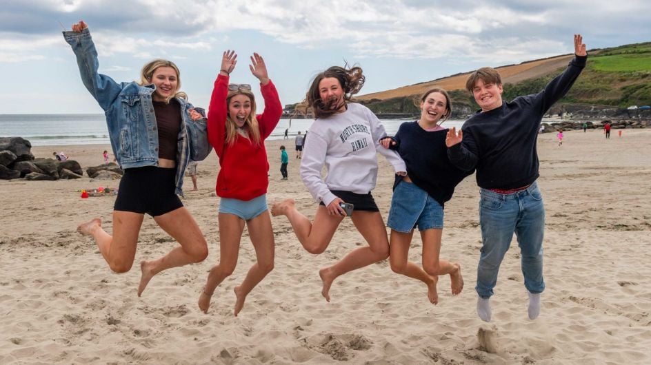 Lucy Mawes, Dunmanway; Lisa Wilson, Rosscarbery; Faye Murnane & Sally O'Donovan, Bantry and Conall O'Neill, Allihies. (Photo: Andy Gibson)