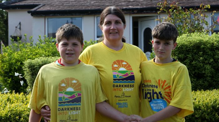 Mags O' leary, Rory and Conor O' Driscoll supporters of Pieta Darkness Into Light in Schull. Photo by Carlos Benlayo
