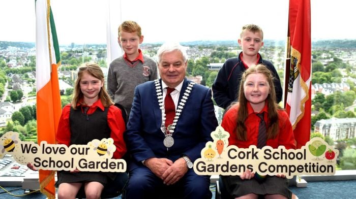 County mayor Frank O'Flynn with pupils Timmy McCarthy, Ronan O'Donovan, Freya Young and Saoirse Donegan from Scoil Eoin Innishannon at the County Hall for the presentation of awards at the Muintir na Tire/Cork County and City Council's  Schools' Garden Competition.  (Photo: Mike English)