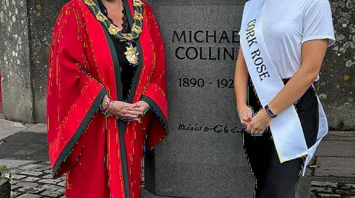 Mayor of Clonakilty, Eileen Sheppard,  took time out of her busy schedule to welcome the Cork Rose of Tralee, Shauna O’Sullivan, during her visit to Clonakilty.