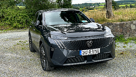 CAR OF THE WEEK: New Peugeot 3008 wipes out the Petrol-EV gap Image