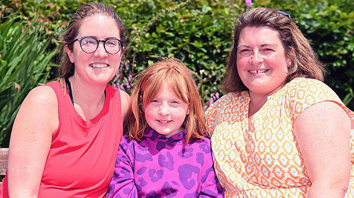 Fiona Keohane, Rosscarbery (left) with Eimear and Verona Hickey, Ahamilla enjoying the sunshine in Clonakilty.   (Photo: Martin Walsh)