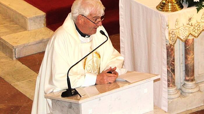 A congregation of almost four hundred, along with the joint choirs of Rosscarbery and Lisavaird churches, came together to celebrate mass as a mark of appreciation to Fr John’s contribution to the parish over the last 17 years.