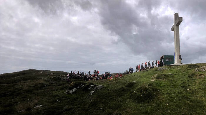 Paul Moore of Bere Island Community Radio took this photo of the annual mass at the Holy Year Cross, Cnoc an Eallaigh, on Bere Island which was celebrated by Fr Lawrence Freeman OSB and attended by the island community as well as visitors from home and abroad.  The Bere Island diaspora also joined the community celebration via a livestream from Bere Island Community Radio.  The mass is organised annually by the Holy Cross committee to occur on August bank holiday Saturday.