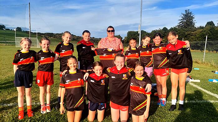 Leah McCarthy, representing Liam McCarthy Construction, presented the Tadhg MacCarthaigh U12 girls with their new training tops and half zips, which they very kindly sponsored.  Back (from left) Emma McCarthy, Kate Lynch, Aoife Barrett, Allie McCarthy, Leah McCarthy (Liam McCarthy Construction) Jenny Murray, Aoibheann Harnedy, Katie Needham and Brid O’Driscoll.  Front (from left) Natalia Gajowniczek, Roisin Murnane, Chloe Delaney and Ellen Hurley. Holly Jeffrey Connolly was missing from the photo.