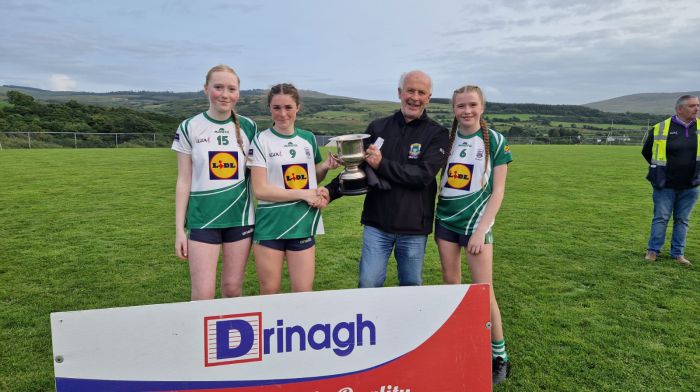 Alannah O'Driscoll, Captain Maria Connolly, Seamus O'Driscoll, Lucy O'Driscoll. Seamus is presenting the Laura O'Driscoll cup to Captain Maria and Laura’s first cousins Alannah and Lucy.