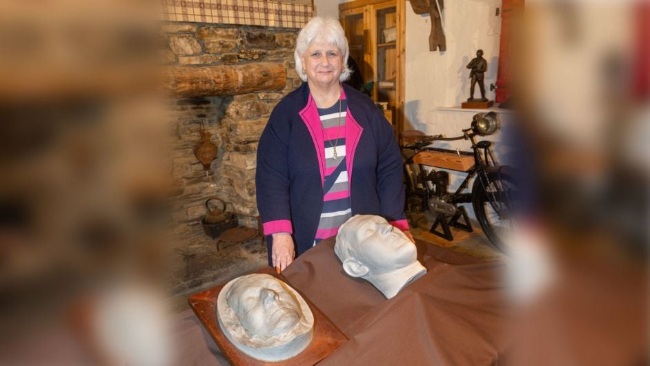 Michael Collins death masks are unveiled at Castleview Image