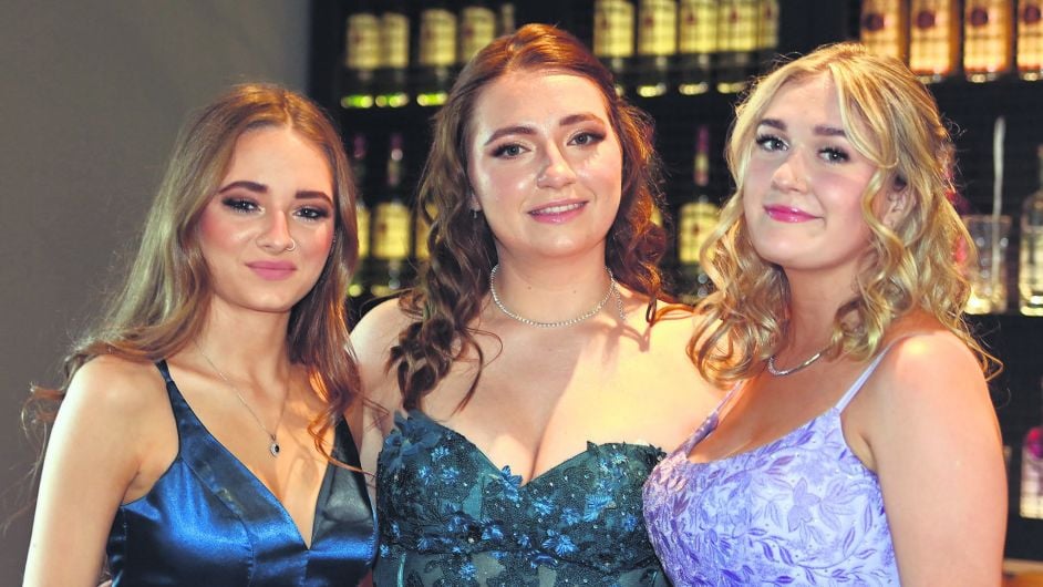 At the Sacred Heart Secondary School Clonakilty Debs celebrations were (left to right): Rowan Hurd, Clonakilty, Alannah Sexton, Courtmacsherry and Robyn Appelby, Clonakilty. (Photo: Martin Walsh)