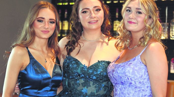 At the Sacred Heart Secondary School Clonakilty Debs celebrations were (left to right): Rowan Hurd, Clonakilty, Alannah Sexton, Courtmacsherry and Robyn Appelby, Clonakilty. (Photo: Martin Walsh)