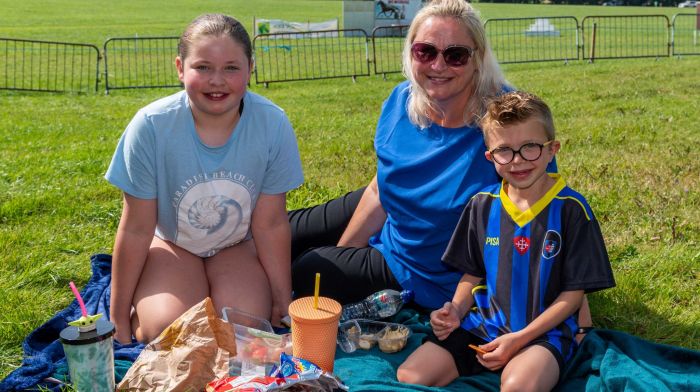 Picnic time at the the harness racing In Lyre last Saturday for Abigail,
Sinead, and Dillon Sheehy from Baltimore (Photo: Andy Gibson)