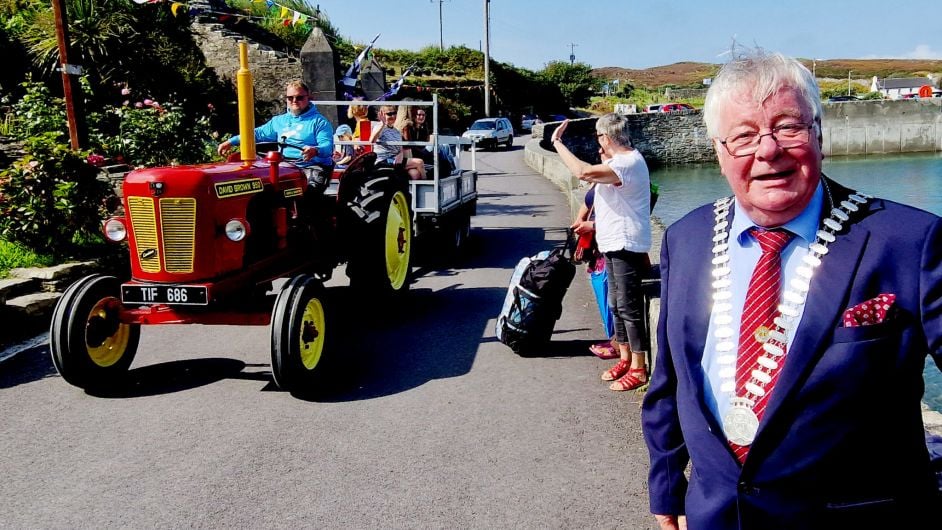 County mayor Cllr Joe O’Carroll enjoying the island delights of Cape Clear during the Storytelling Festival last weekend.
(Photo: Garry Minihane)