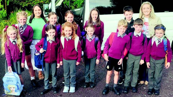 Ballinacarriga National School got its very fi rst school bus this year.   e fi rst group of children dropped to school by bus
were (front, from left): Siún Hayes, Milly Daly, Ava McCarthy, Rosie O’Sullivan, Eolann Hayes, Senan Coakley Cooper and
Mara Coakley Cooper. Back (from left): Caelainn Hayes, Róisín Hurley (principal), Caoimhe McCarthy, Lily O’Sullivan,
Grace O’Sullivan, Corey Daly and Eleanor McSweeney (deputy principal).