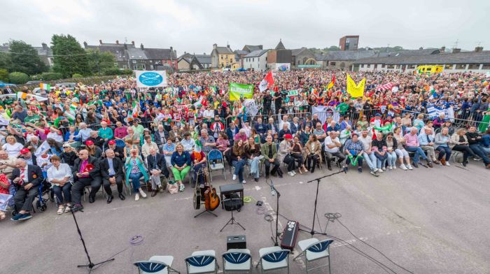 Skibbereen was thronged with well-wishers and supporters who turned out to welcome home the
town’s Olympic heroes Paul O’Donovan, Fintan McCarthy, Emily Hegarty and Aoife Casey last Sunday afternoon. (Photo: Andy Gibson)