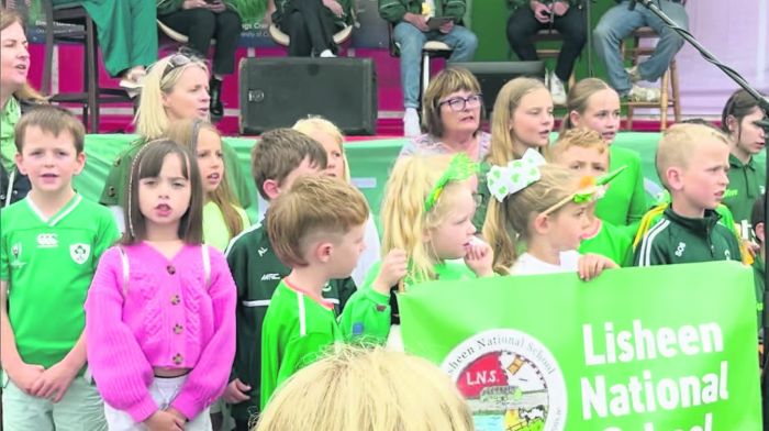 Some of
the pupils from
Lisheen
National School
who performed
a song entitled
‘  ank you for
the Joy’ which
they had specially
written for
the rowers.   ey
sang it before a
crowd of thousands
on stage
at the Fairfi eld
on Sunday
afternoon, in
front of their
Olympic
rowing
heroes. (Photo from Holly Cairns on Instagram)