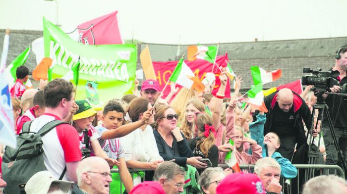 Crowds at the Skibbereen homecoming on Sunday afternoon.
(Photo: Karlis Dzjamko)