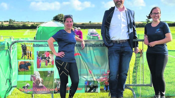 Maria Eva Millan, Deputy Christopher O’Sullivan and Katherine Bradley at West Cork’s fi rst ever dog agility show, which
recently took place in the showgrounds in Clonakilty.