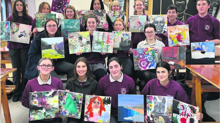 Schull Community College TY students with some of their works of art that will be exhibited at the Blue House Gallery as
part of Culture Night. Back (from left): Cila O’Connor, Chloe O’Donoghue, Sofia Harrap, Teagan Cash, Shauna Stam, Gearoid
O’Regan, Ciaran Cifone and Ciaran O’Leary. Middle (from left): Bem Greenham Taylor, Amy Wilde, Ruby Farrelly and
Alexandra Cocking. Front (from left): Kiva Scannell, Delilah Roberts, Silvia Abella Garrido and Mia Boucher.