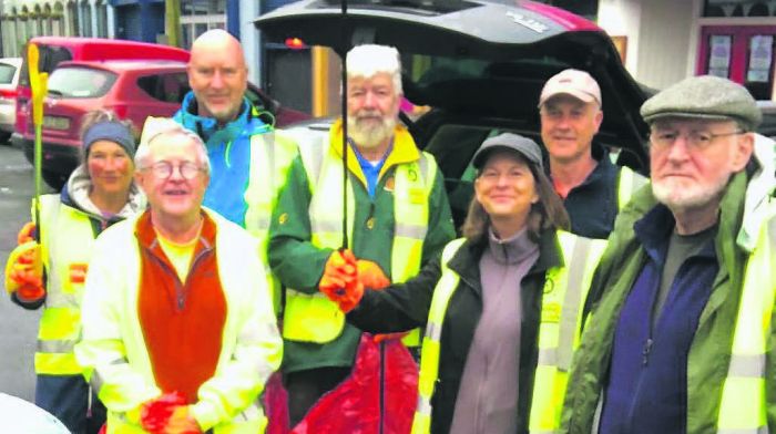 Members of Bantry Bay Sailing Club were out litter-picking
early last Sunday morning around the square and other
areas of the town, continuing the good work of O’Leary’s
Garage and Bantry Blues GAA from previous Sundays.
Bantry Tidy Towns expressed thanks to all the groups for
their great community spirit. From left: Bernie O’Leary,
Mark O’Sullivan, Wayne Sheehy, Bill Coakley, Jean Bolger,
Alan Hinnell and Michael Bolger.