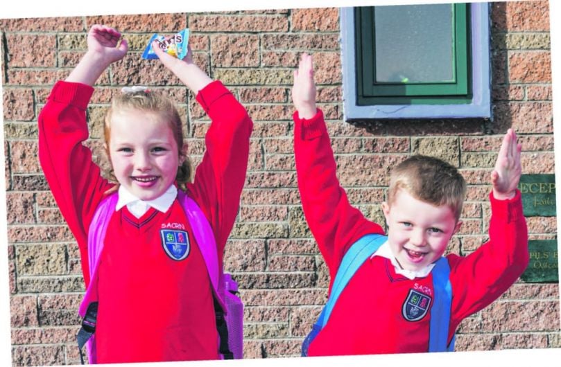 Brother and sister Lilly and Jamie Power Redding starting their fi rst day at Scoil an Chroí Ro Naofa in Castletownbere. (Photo: Anne Marie Cronin)