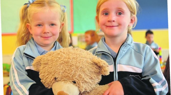 Esme Drohan with Méabh Whelton on their fi rst day at Barryroe National School. (Photo: Martin Walsh)