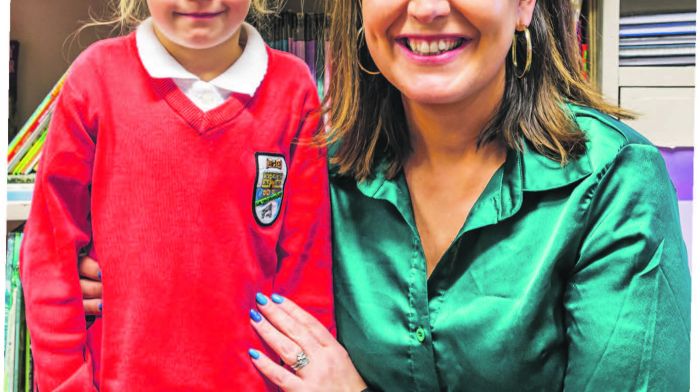 principal
Louisa O’Donoghue welcoming Katie O’Grady on her fi rst day at Trafrask, Adrigole National
School. (Photos: Anne Marie Cronin)