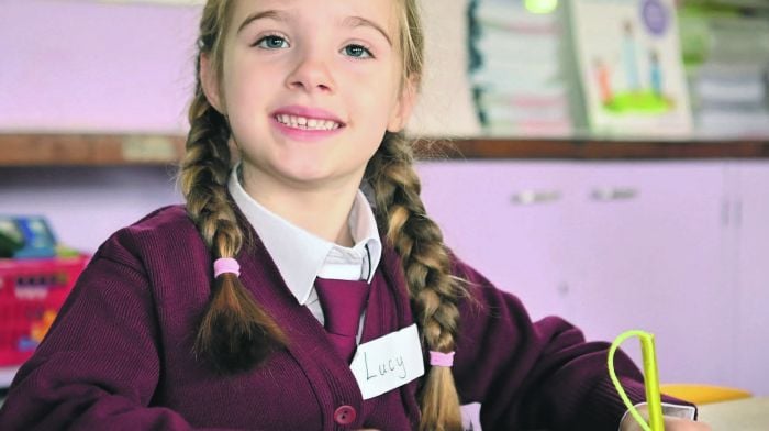 Lucy Molloy plotting her fi rst day at St Joseph’s Girls National School in Clonakilty.
(Photo: Martin Walsh)