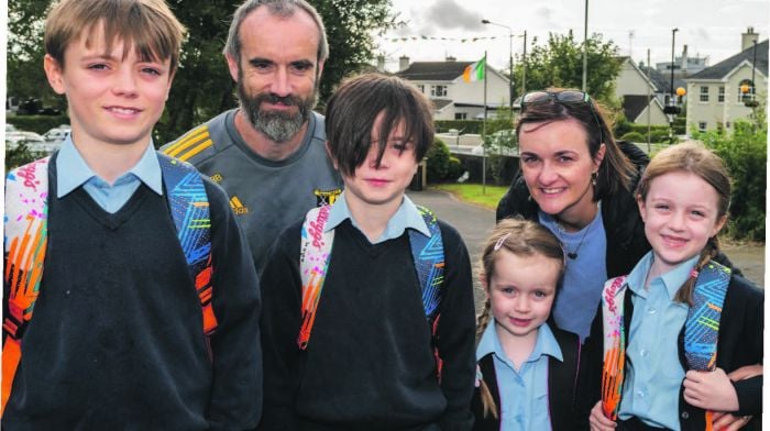 EnnNellie Brady (third from right) was going to school for the fi rst time and was joined by
Daniel, dad Brian, Adam; mum Pamela and Kate, all from Ballineen, at St Mary’s School in
Enniskeane. (Photo: Andy Gibson)