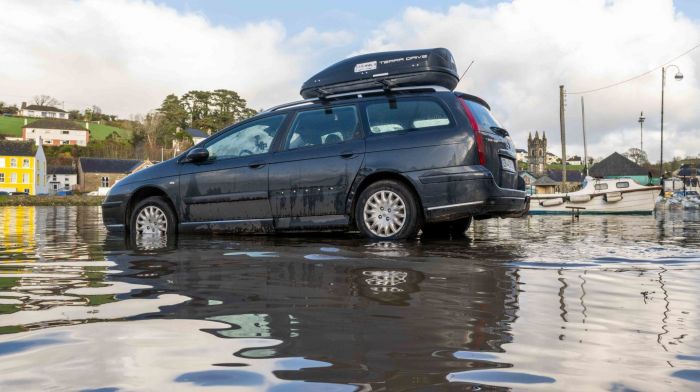 Breaking: Sandbags available in Bantry as warning of high tides Image