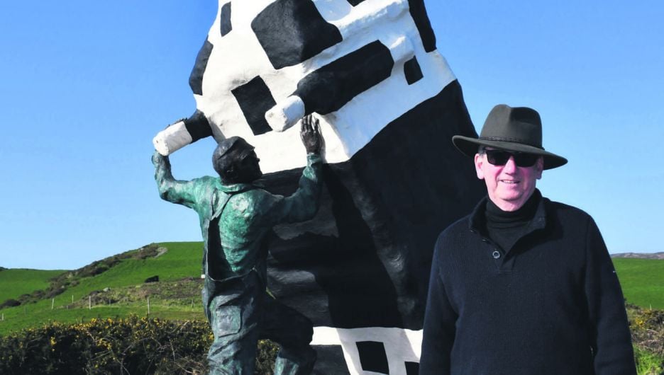 WATCH: Artist’s sculpture is in honour of his emigrant dad Image