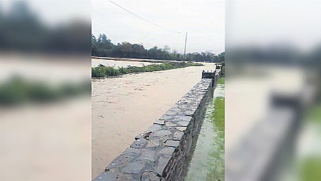 WATCH: Floods turn West Cork road into a river Image